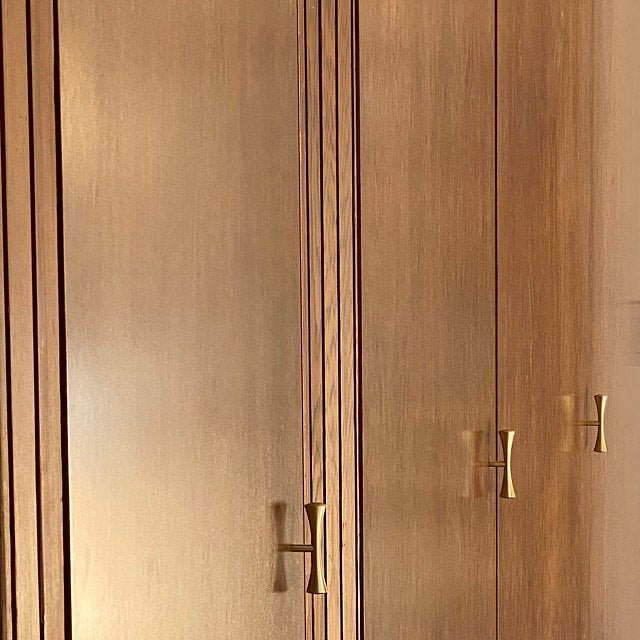 Hourglass "MCM 01" Champagne Bronze Mid-Century Cabinet Knob/Pull