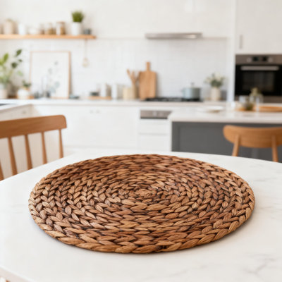 Ensemble de napperons ronds tissés à la main de 4, napperons en rotin naturel pour table de salle à manger, décoration de table résistante à la chaleur et durable, chargeurs de plaque de 13,5 pouces