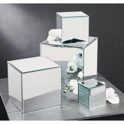 Figurines & Sculptures