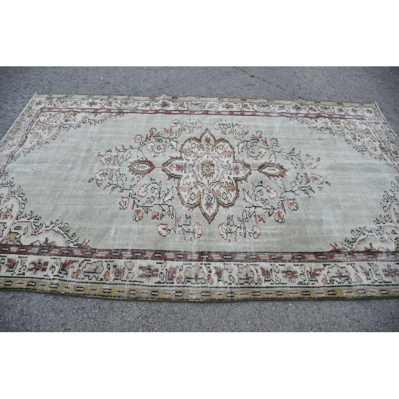 Tapis turc rétro tissé à la main avec un élégant motif floral vert menthe beige / vert