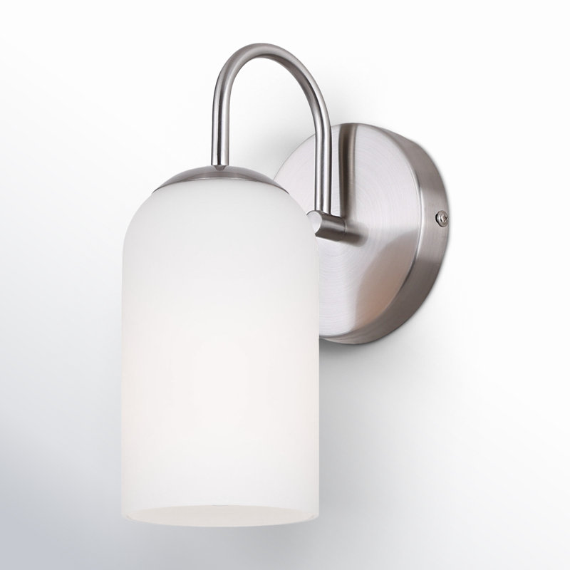 Raisa 6,5 po Applique murale 1 lumière en nickel brossé avec abat-jour en verre opale plat