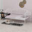 Le lit de jour avec tiroirs de rangement offre une fabrication durable et un style polyvalent pour les chambres d'amis-158828751