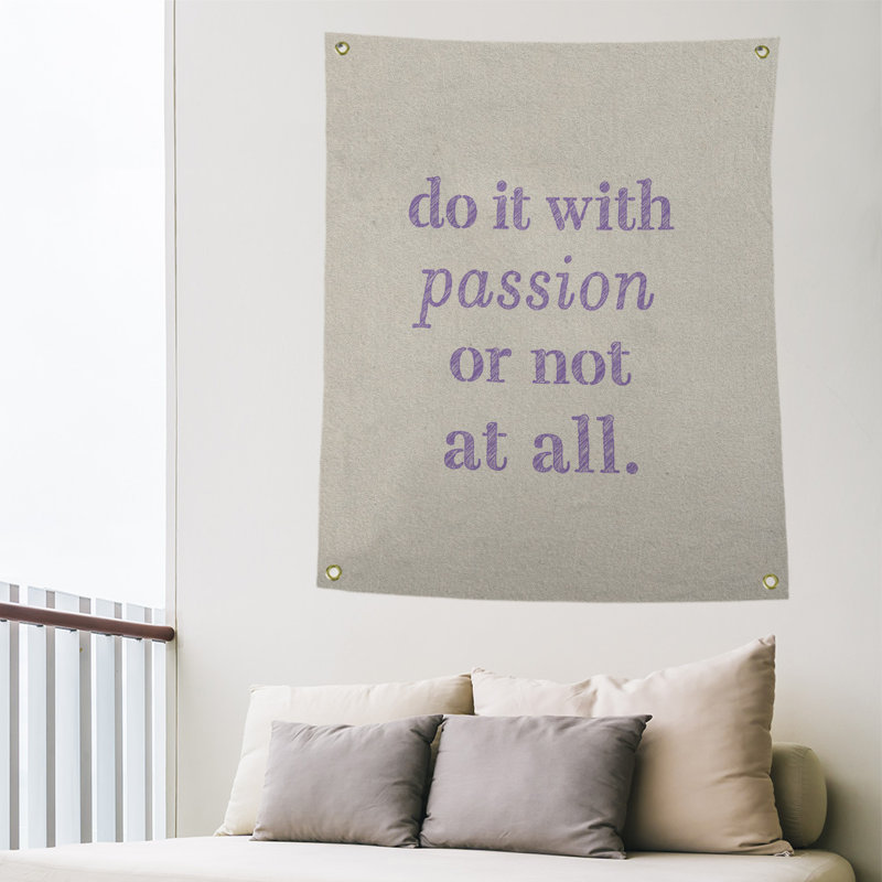 Tapisserie en polyester pour citation de passion, H 36 po x l 26 po, Blanc / Mauve