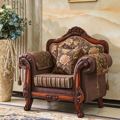 Sofa en tissu léger et luxueux de style médiéval.