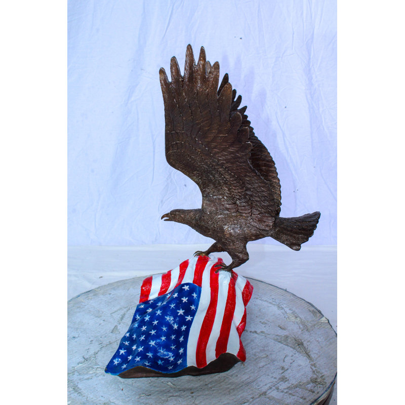 Statue d'aigle à tête blanche en bronze sur base du drapeau américain 21 po x 14 po x H 22 po