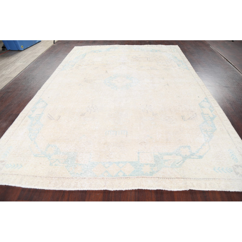 Tapis unique en laine noué à la main de style années 1960 de 7 pi 8 po x 10 pi 7 po Alaundra