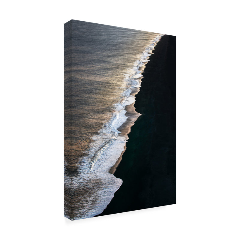 Irene Wu  Black Beach Canvas Art, H 12 po x l 19 po