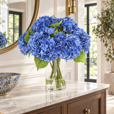 Hortensias Real Touch disposés dans un vase en verre