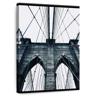 Lilie Brooklyn Bridge BW