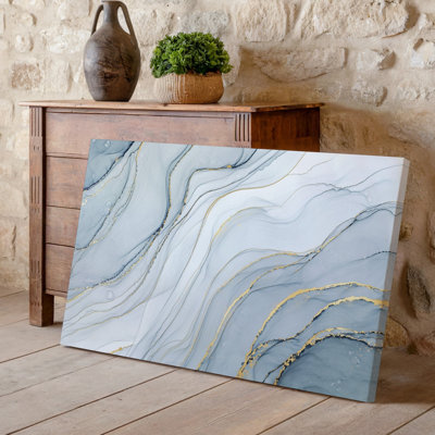 Toile d'une composition abstraite sereine avec de douces vagues fluides d'art mural translucide blanc et gris pâle entrecoupées d'art mural sur toile