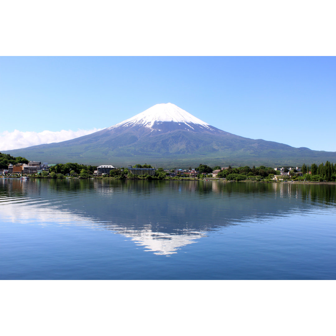 Mount Fuji von JimmyFam - Kunstdrucke auf Leinwand