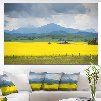 «Farm House in Field of Canola», reproduction de photo sur toile