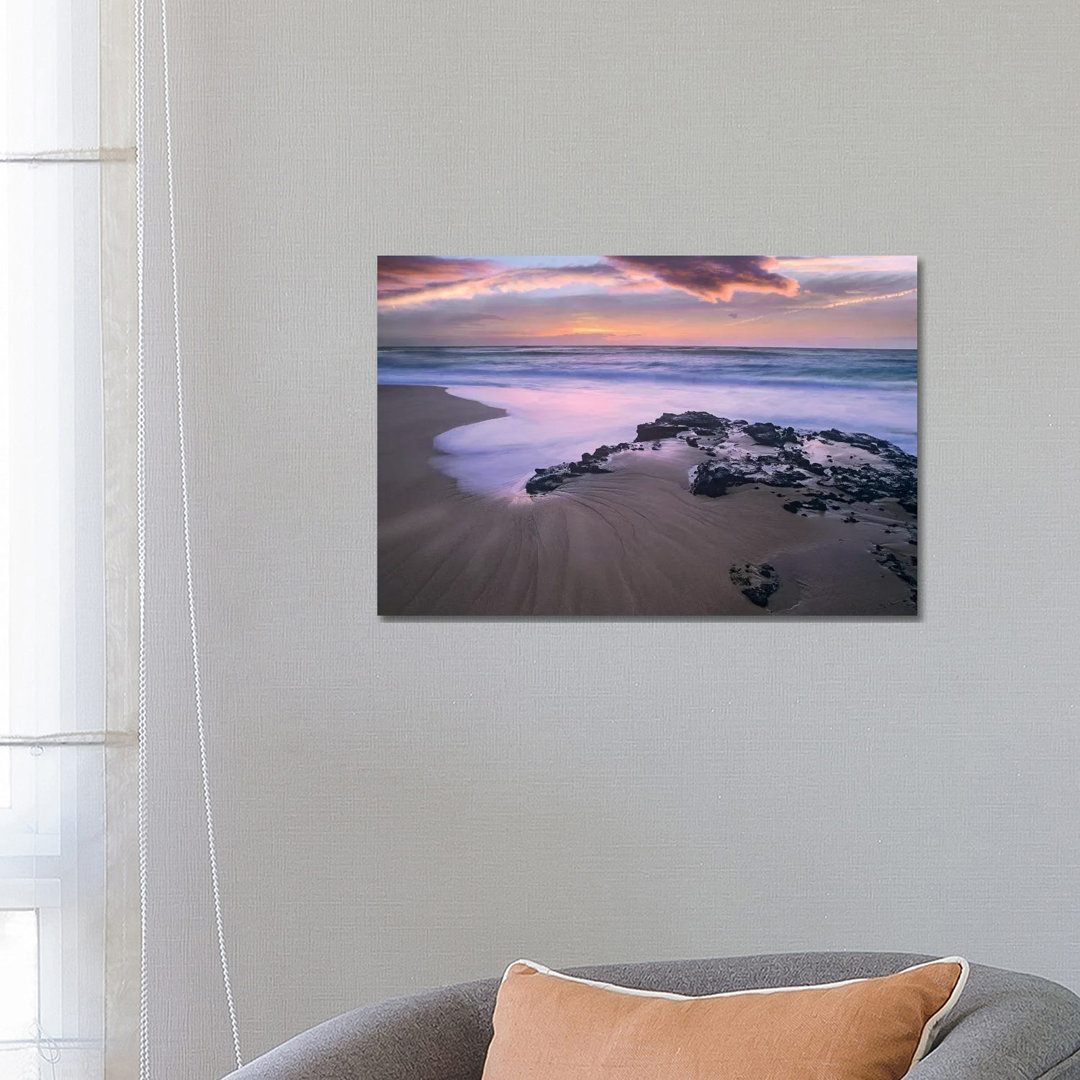 Sandy Beach, Oahu, Hawaii von Tim Fitzharris - Galerie-verpackte Leinwand Giclée