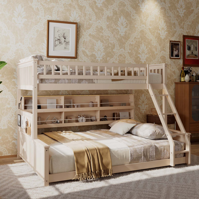 Lit superposé simple au-dessus de grand lit simple avec tablettes intégrées, lumières à changement de couleur et panneau perforé, beige