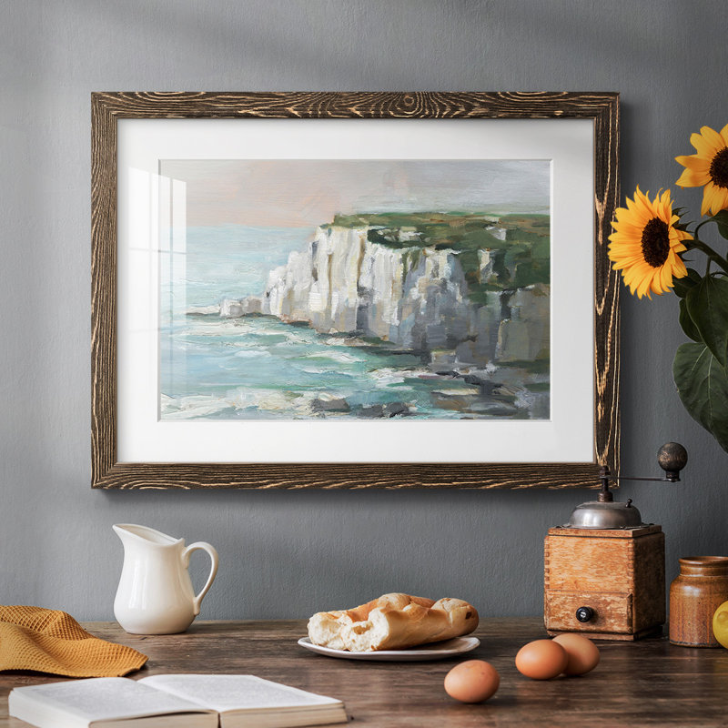 White Sea Cliff II, reproduction d'art encadrée, Noyer, H 18 po x l 26 po x P 1,5 po