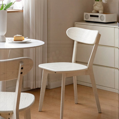 Chaise en bois massif