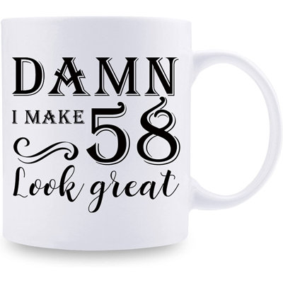 58e cadeaux d'anniversaire pour femmes - «Damn I Make 58 Look Great» - 58 ans de cadeaux pour femme, mari, maman, papa, sœurs, frères, amis, collègues - tasse à café de 11 oz