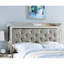 Très grand lit, revêtement en similicuir, boutons, détails de miroir, tiroirs de rangement, chambre à coucher transitionnelle argent et gris, rangement, style