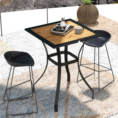 Table de patio de 28 po, mobilier carré en faux bois pour l'extérieur. Brun, conception sécuritaire pour l'eau, capacité de 110 lb, terrasse facile à installer, cour arrière, table de jardin d'extérieur de, article. Carré, pelouse d'installation, cour arrière
