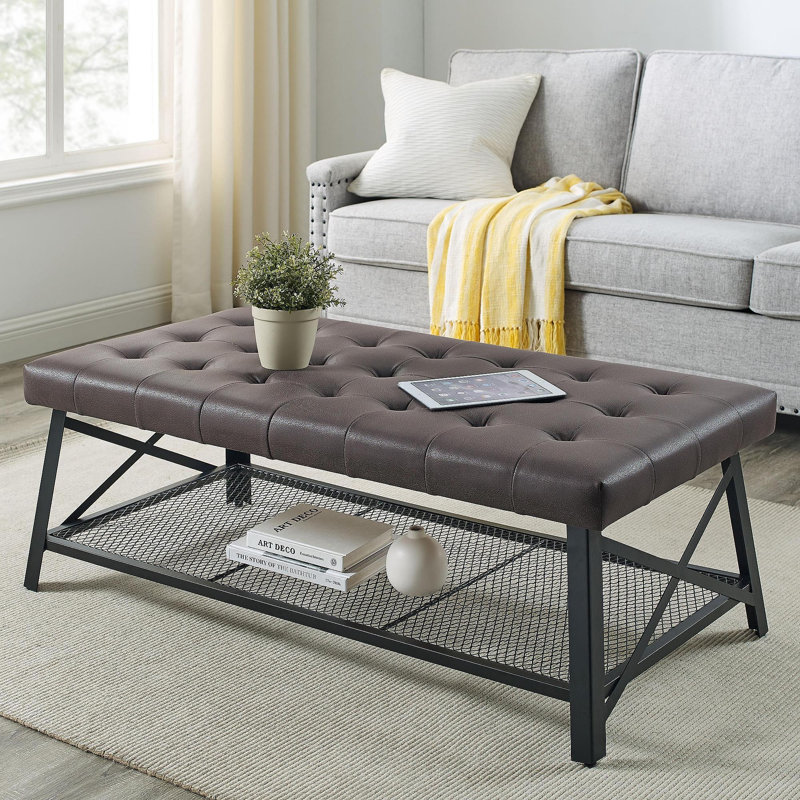 Table basse capitonnée en similicuir