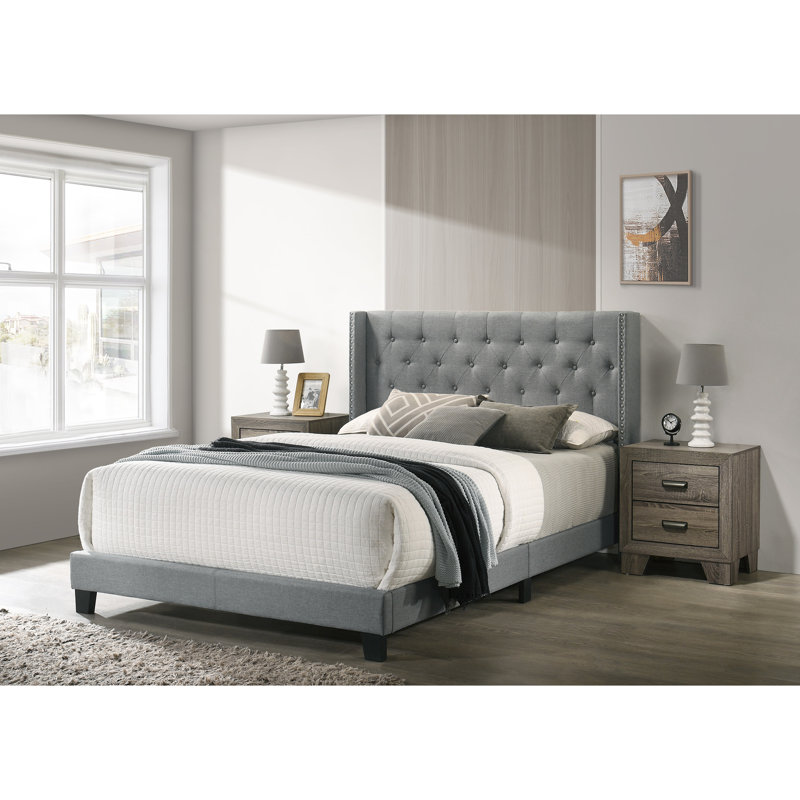 Lit pour grand lit de style champêtre français avec garniture cloutée et bouton pour chambre à coucher, revêtement, bouton, garniture