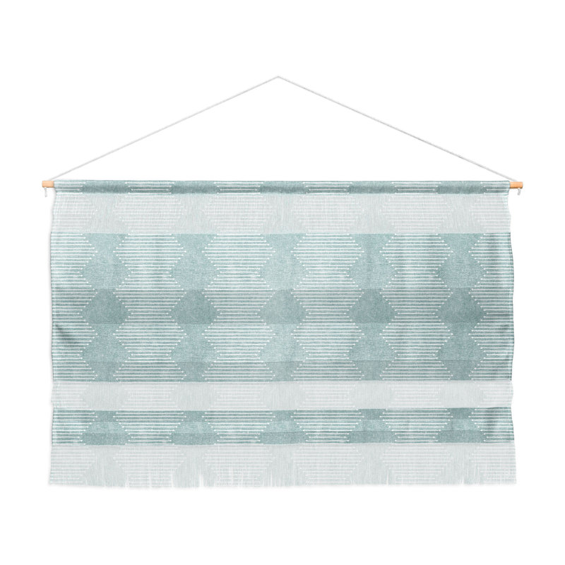 Tissu de polyester avec des accessoires suspendus en forme de petites flèches, H 32 po x l 47 po