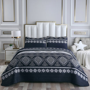 Sateen Machine Woven Geometric Shapes Quilt