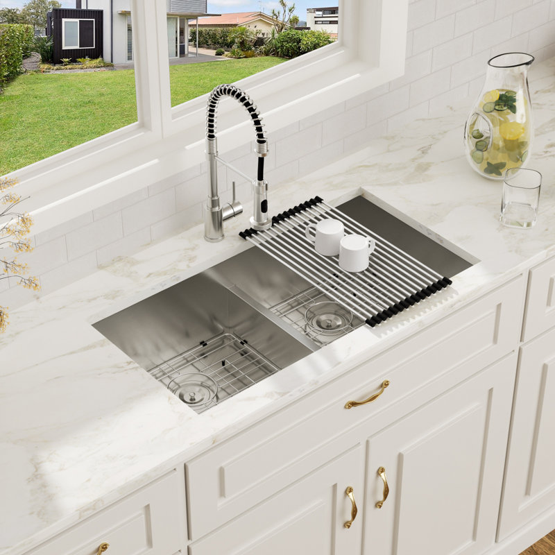 Évier de cuisine 33 po x l 19 po à double cuve 60/40 en acier inoxydable de calibre 16 avec accessoires