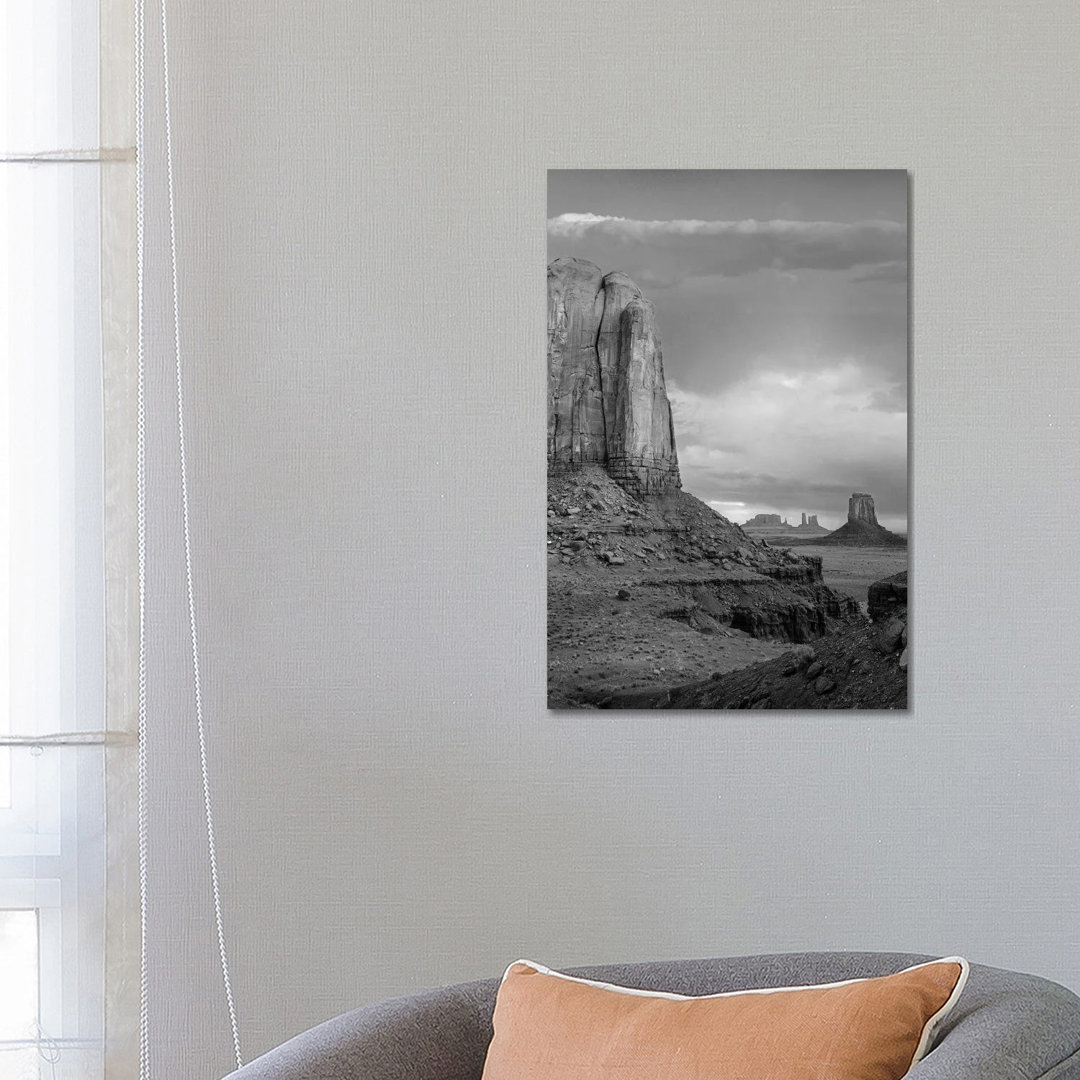 Elephant Butte And The Mittens From North Window, Monument Valley, Arizona von Tim Fitzharris - Gallery-Wrapped Canvas G...