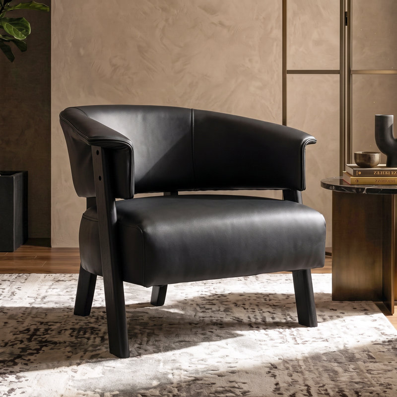 Fauteuil d'appoint en similicuir Sauny avec dossier enveloppant et pieds en bois massif, Black