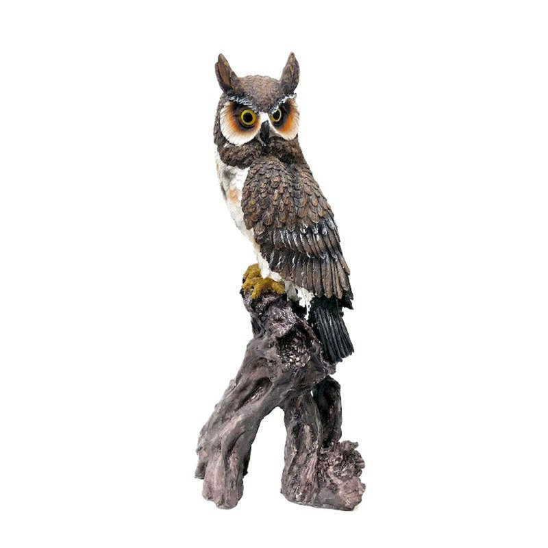 Statuette hibou brun sur une branche
