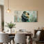 Homme et femme s'embrassant, style abstrait sur toile, dans les tons turquoise et beige-1032067807