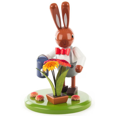 Lapin avec bidon d’arrosage