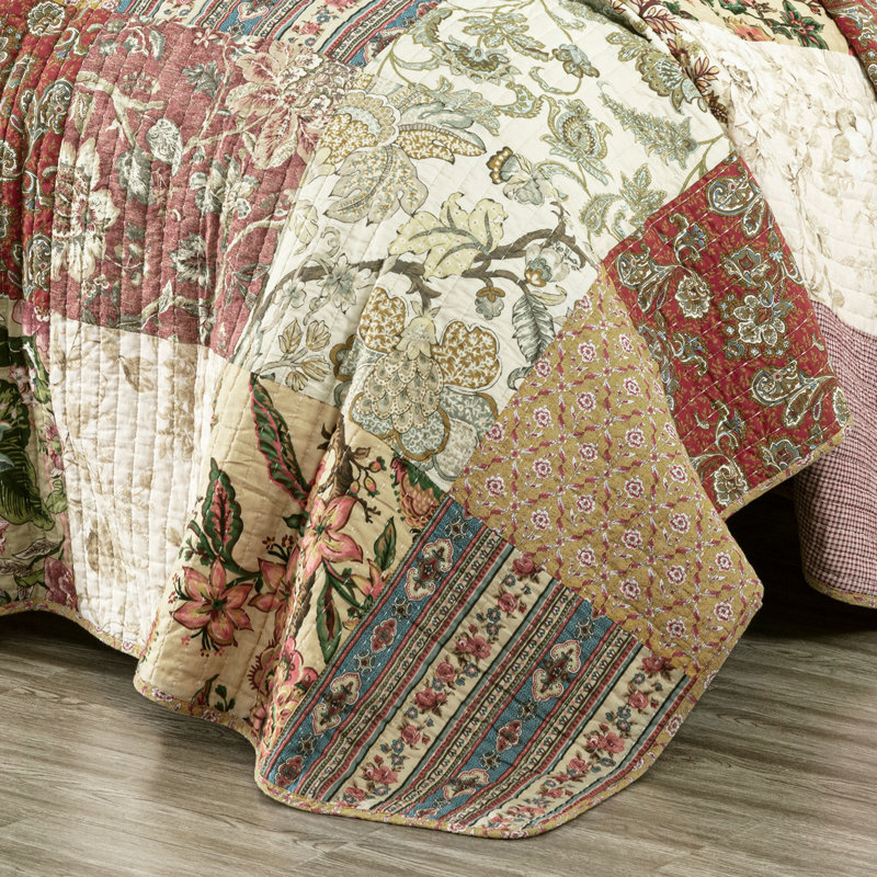 Delaney King Red Cotton Reversible Patchwork Quilt Set