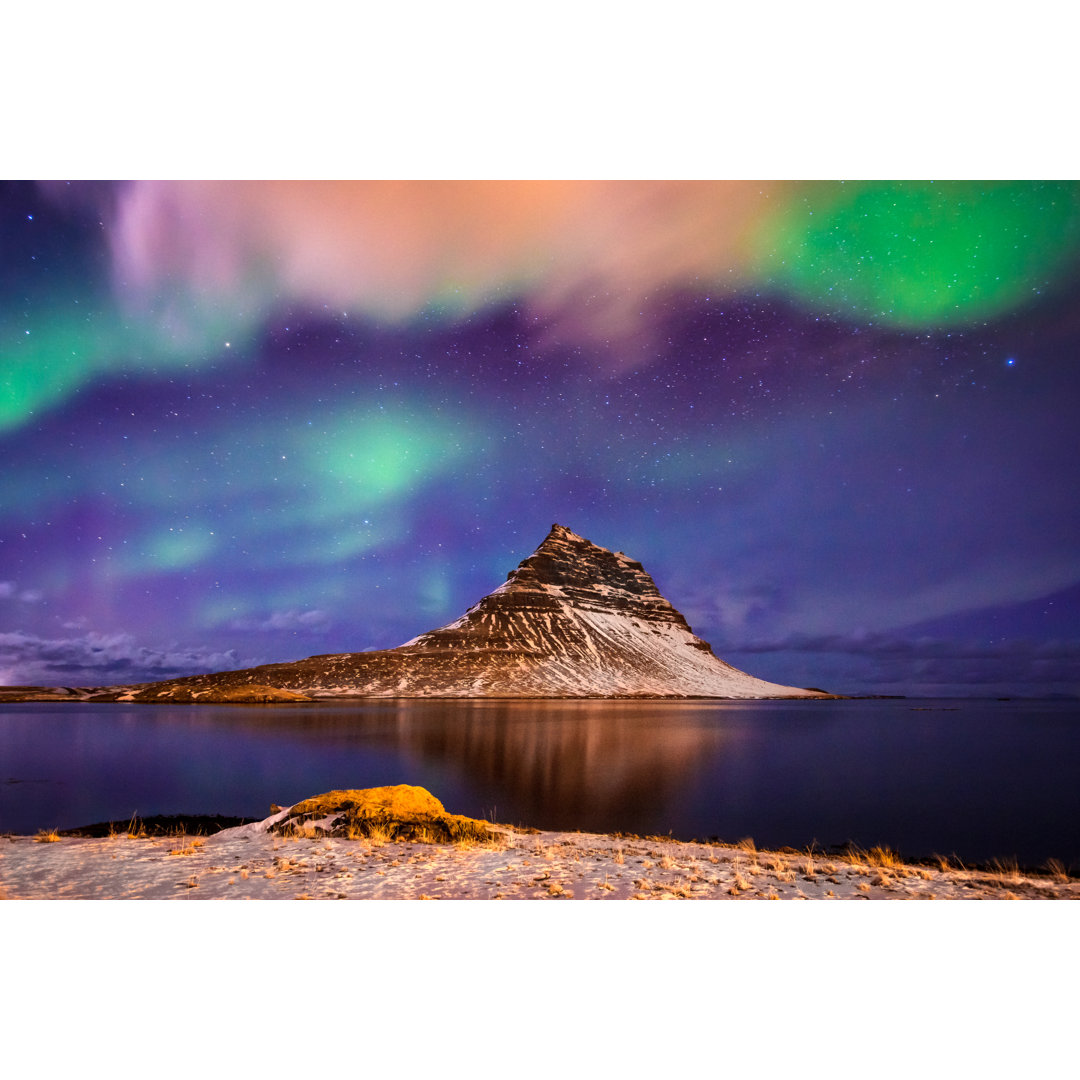 Amazing Celestial Lights von Nick_Pandevonium - Kunstdrucke auf Leinwand ohne Rahmen