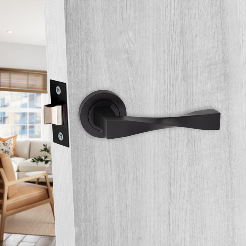  Straight Astrid Twist Handles Set on Round Rose in Matt Black Finish with 64mm 3 Lever Mortise Lock and Key Hole