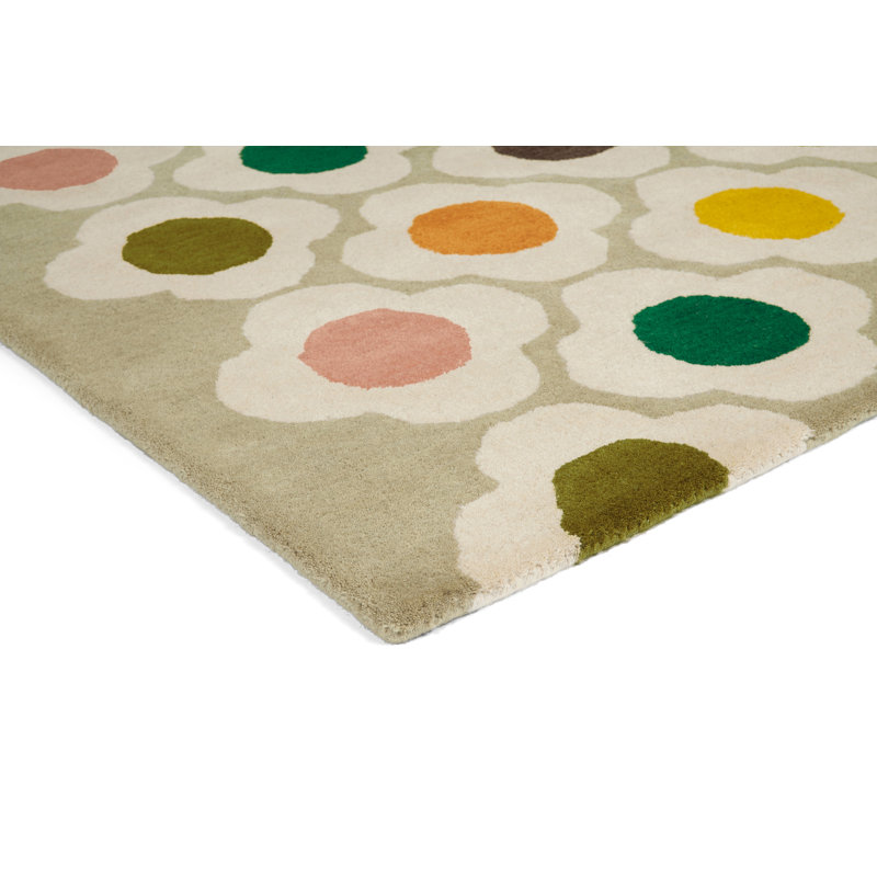 Area Rug in Beige/White/Green, Rectangle 6'7" x 9'2"