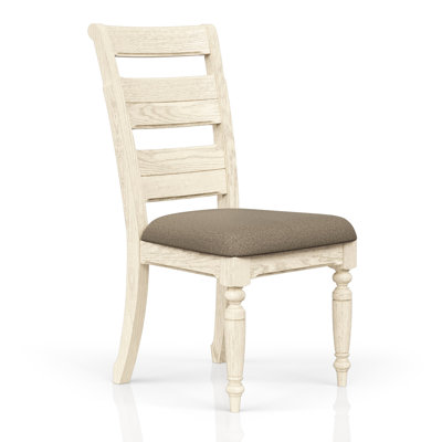 Chaise d'appoint à dossier au fini blanc délavé, conçue pour les intérieurs traditionnels, conception ergonomique à lattes, pieds avant tournés avec élégance, siège rembourré en taupe neutre, fabrication en bois massif, poids de 21,5 lb, poids de 19,5 lb