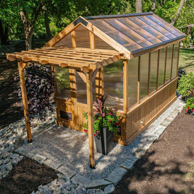 Ensemble de serre d'extérieur en bois de cèdre et polycarbonate 11 pi x 7 pi avec pergola Backyard Discovery Bellerose