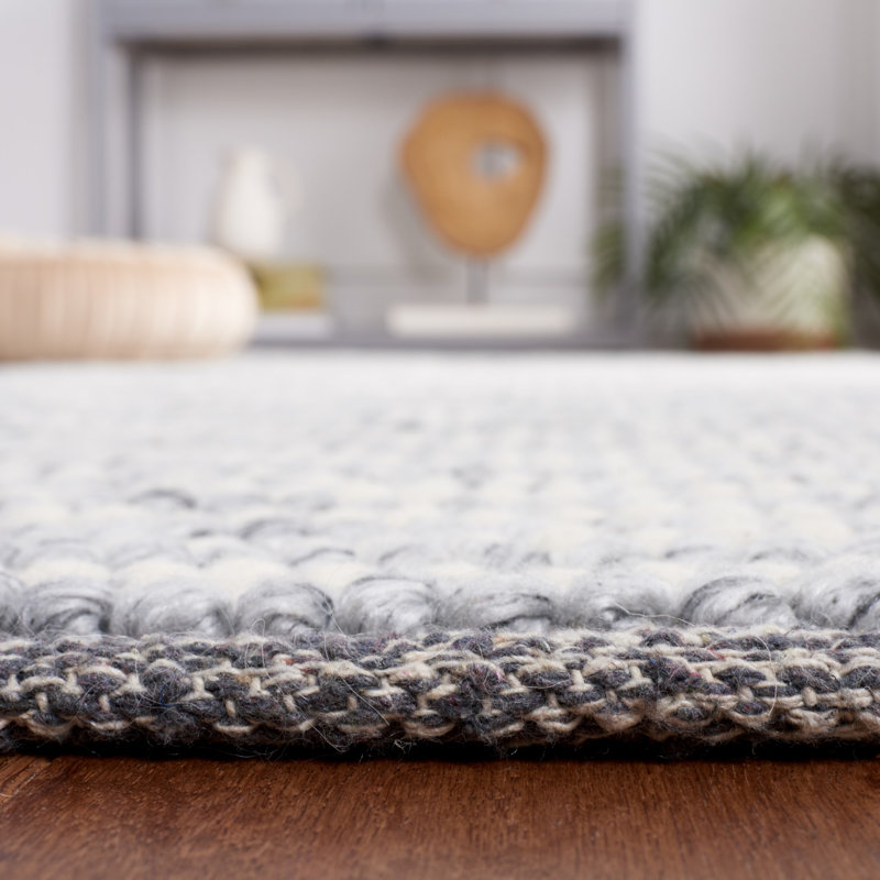Ivory and Gray Tufted Handmade Wool Area Rug 5' x 8'