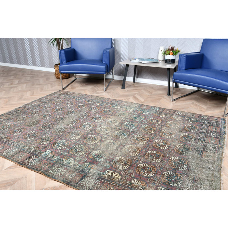 Authentique tapis turc rétro avec des motifs élégants aux couleurs douces, parfait pour ajouter un charme unique à votre décor