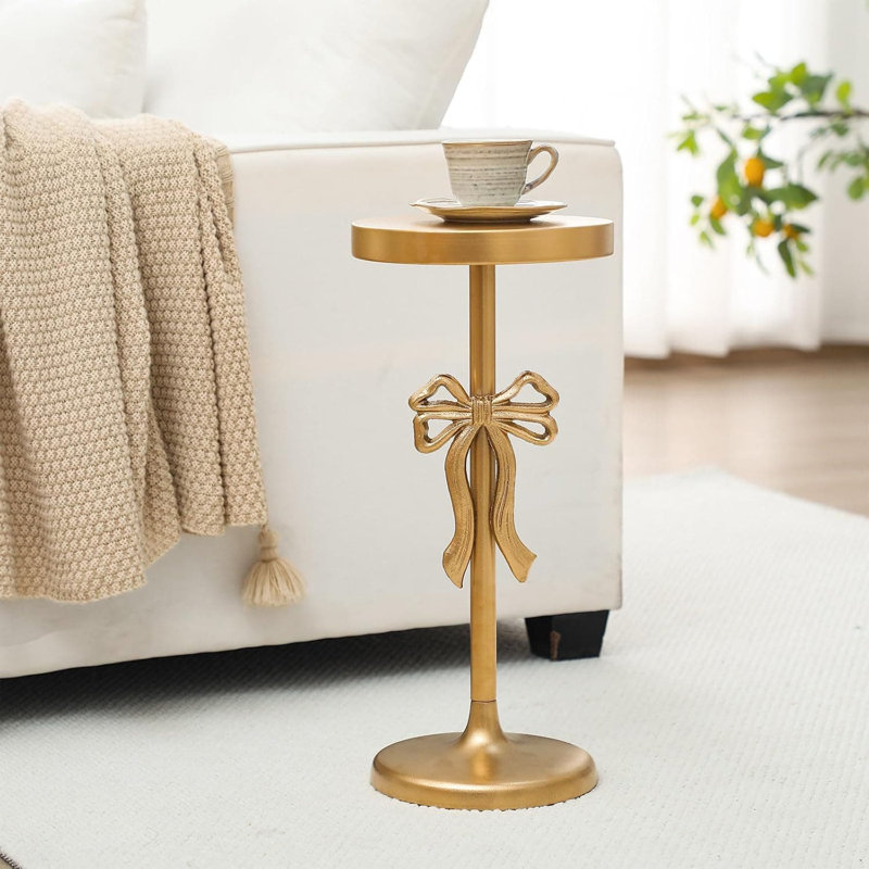 Table d'appoint vintage à piédestal en métal doré pour petits espaces Martini