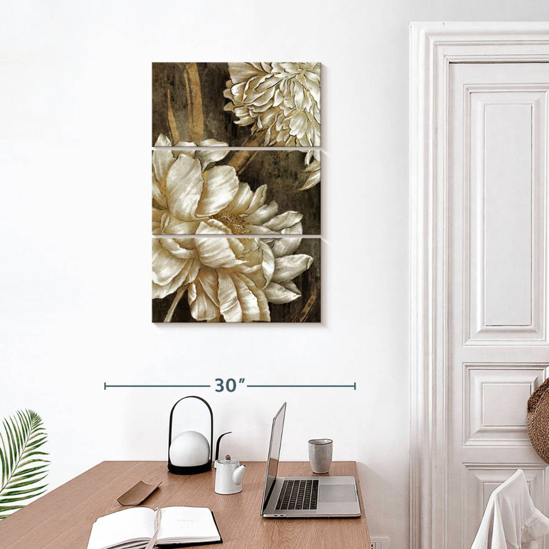 Harnek Golden Grace I, 32" H x 20" W