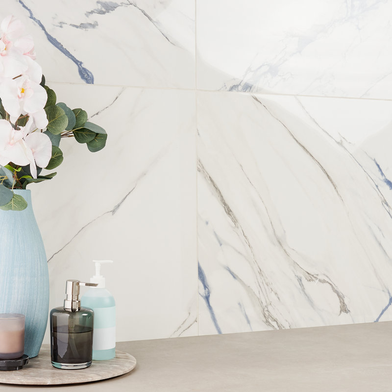 Carrelage mural en porcelaine polie Calacatta