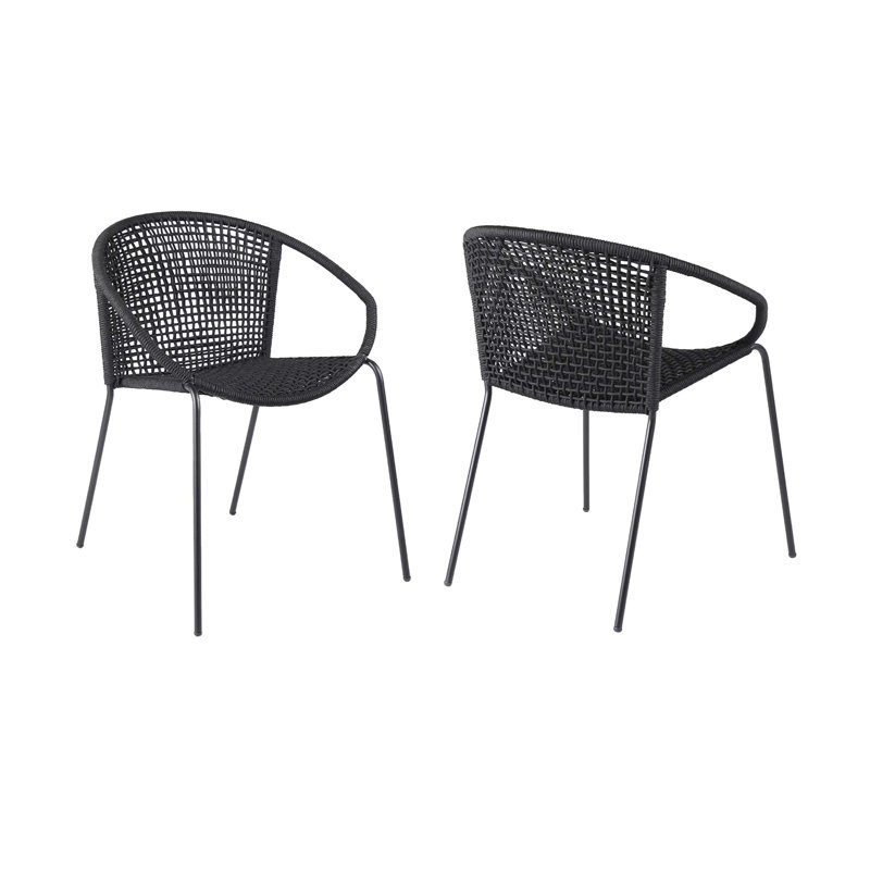 Chaise de salle à manger empilable en acier avec siège en corde noire pour une utilisation intérieure et extérieure, entièrement assemblée, durable, résistante aux intempéries et peu encombrante.