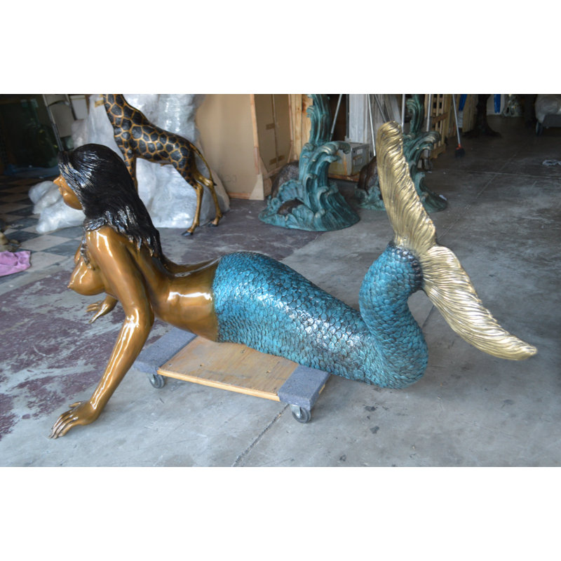 Statue en bronze de la collection sirène couchée au soleil de la collection Nifao - Taille: L 87 po x l 44 po x H 36 po.