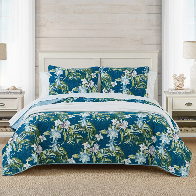 Coastal Breeze King-Size Reversible Cotton Quilt Set in Blue