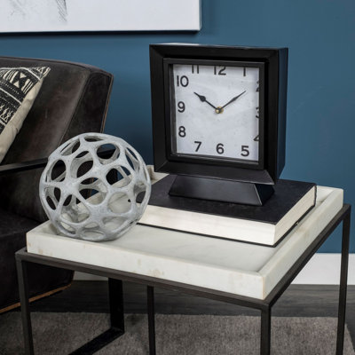 Horloge de table carrée en métal noir