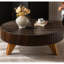Table basse rétro 35,4 po, brune. Avec pieds en bois massif et fines. Pour le café, les livres et la décoration. Fournie avec une décoration élégante de 35,4 po. Disponible-1429522413-1429522412