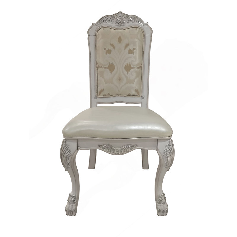 Chaise d'appoint confortable avec dossier capitonné élégant et siège rembourré